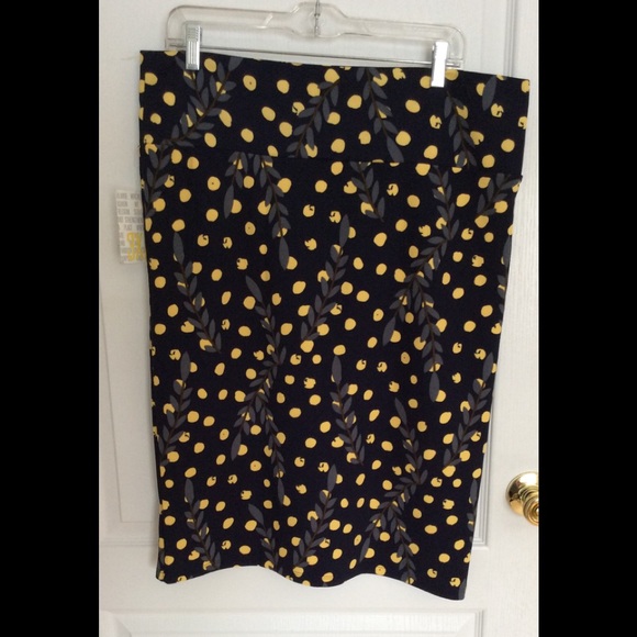 LulaRoe Skirt Cassie 3XL (2282) - Picture 2 of 4